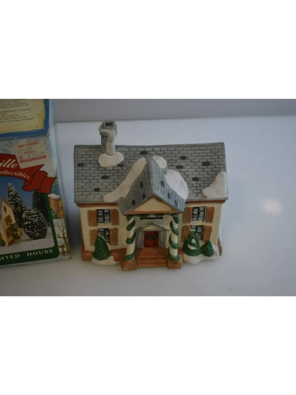 Dickens Winterville Lighted Two Story Yellow House Christmas Village ST 805